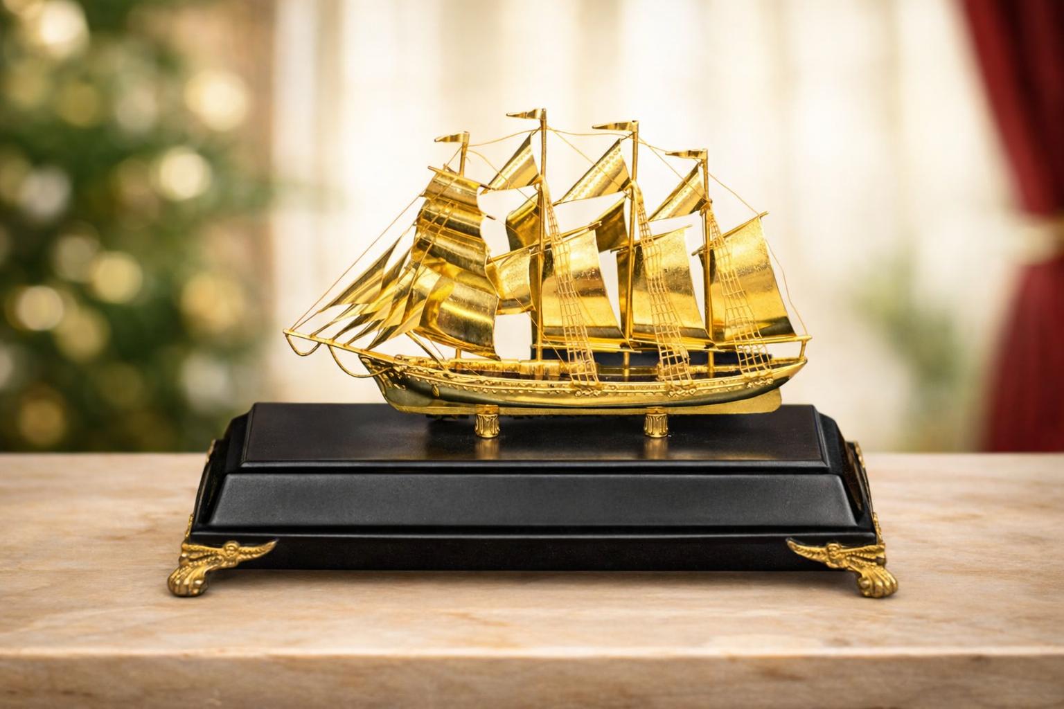 thuyền buồm mạ vàng cao cấp giá trị thẩm mỹ cao